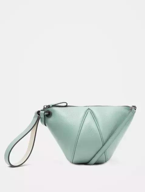 鬼怪剧终，那些美貌的包包却让女王完全停不下来种草