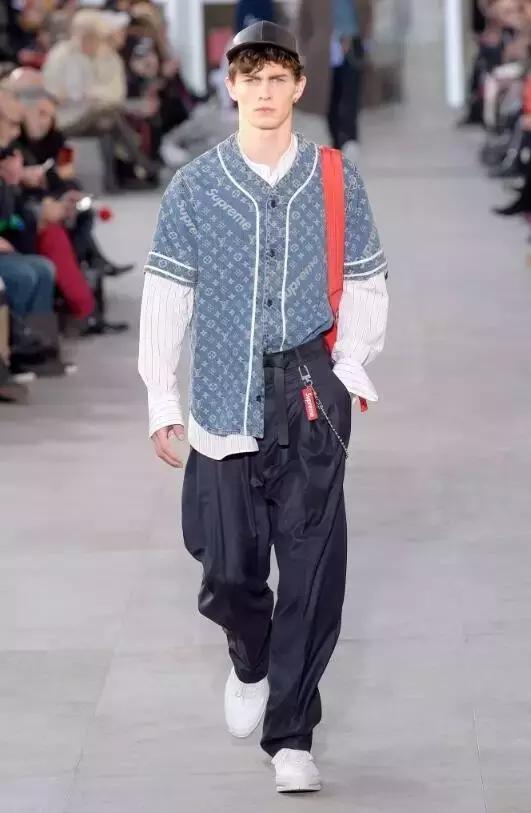 lv x supreme联名红色卫衣 (lv和supreme联名牛仔外套)