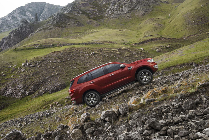 女性新手建议买小轿车还是suv,新手第一辆车适合买轿车还是suv