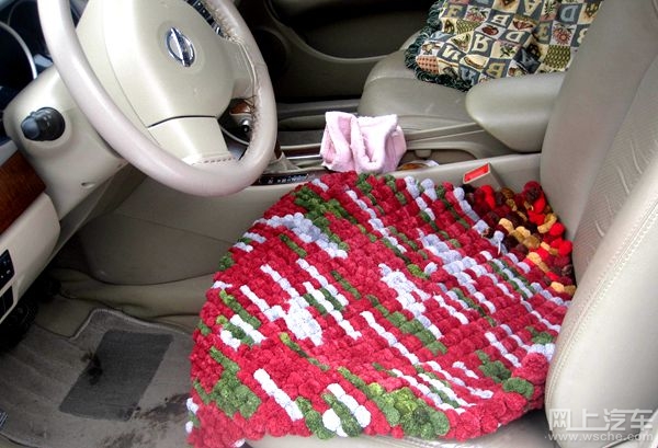 汽车内饰上霉了怎么保养,汽车内饰长霉怎样清洁