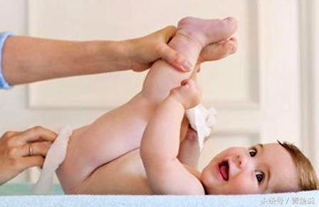 宝宝的屁屁总是红红的怎么办,宝宝红屁屁起疹子怎么快速消除