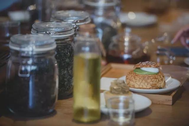 越秀丨咖啡遍野的淘金，这家手冲茶叶店却成了“网红”