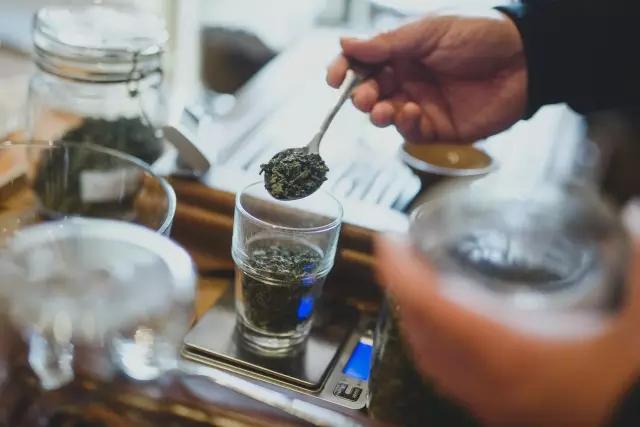 越秀丨咖啡遍野的淘金，这家手冲茶叶店却成了“网红”