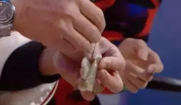 吃虾头会中毒吗,吃虾头会引起发烧吗