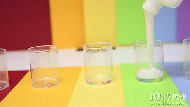 撕拉唇彩的正确涂法,在家做可撕拉的唇彩