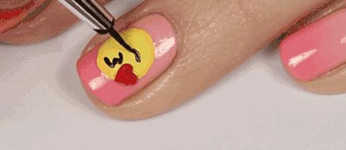 美甲款式推荐2024夏款手绘美甲,美甲款式手绘爆款美甲图显白