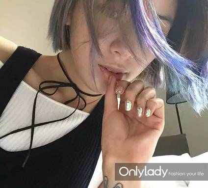 美甲款式推荐2024夏款手绘美甲,美甲款式手绘爆款美甲图显白