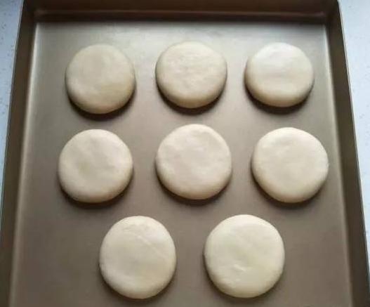 传统老式酥皮绿豆饼,中式糕点酥皮绿豆饼酥得掉渣渣