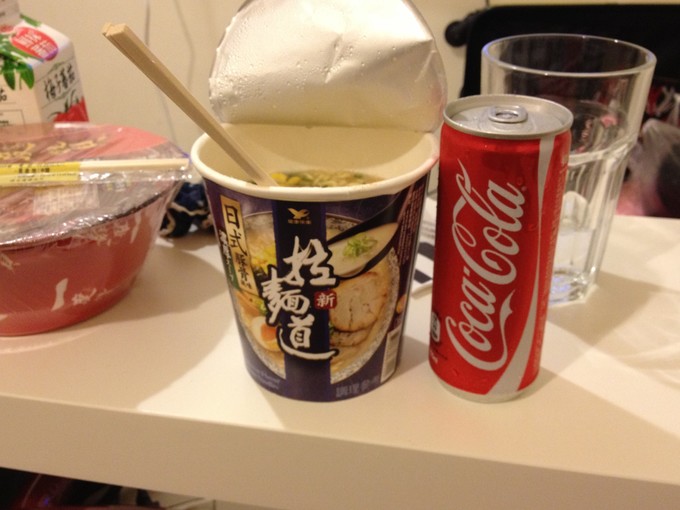 25岁男孩吃外卖吃出胃癌,长期吃泡面会胃穿孔吗