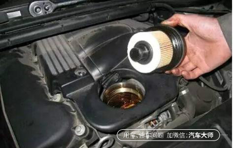 刚换的机油显示油压过低,发动机机油压力过低仪表怎么显示
