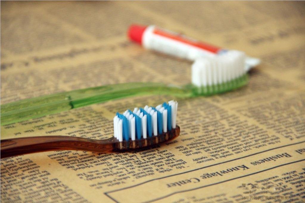 新房玻璃窗户灰蒙蒙的？这样做玻璃立马变得干净透亮！超简单！