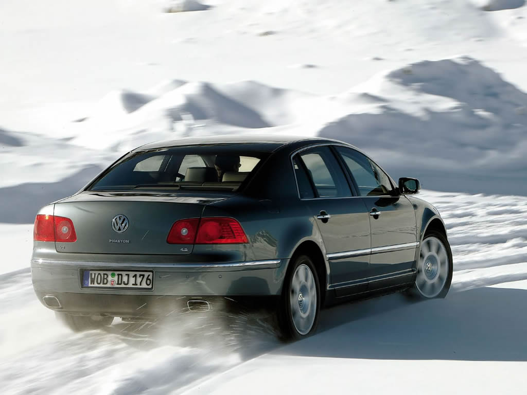 一大哥花了256万买了辆W12缸辉腾，引发了以下几件事！