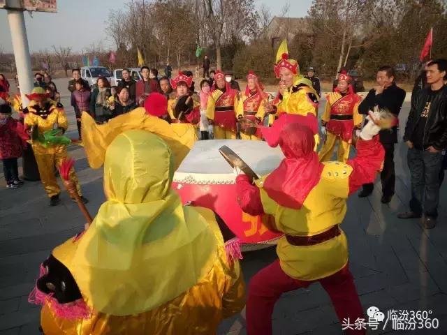 临汾元宵威风锣鼓小姐姐,山西襄汾威风锣鼓元宵节