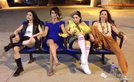 快放下二郎腿什么梗,快放下你的二郎腿图片