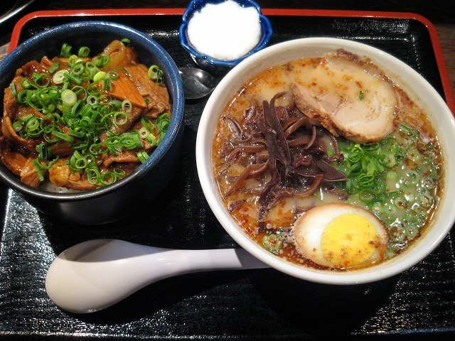 除了日本的吉野家，还有那些远销海外的日本快餐产业呢？