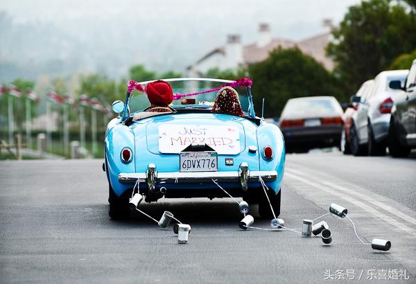 路遇霸气的婚礼车队,豪华婚车队霸气视频街头