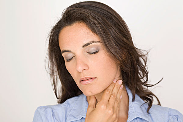 喉部刺痛有灼热感,喉炎引起痛痒是什么原因