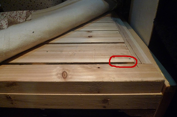 睡觉一翻身全身关节都咔咔响,木板床一翻身就响怎么解决