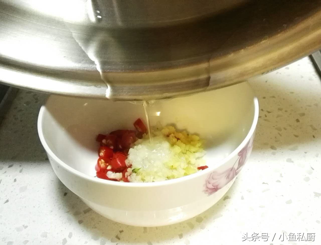 凉拌西兰花有哪些营养,西兰花加什么炒营养美味