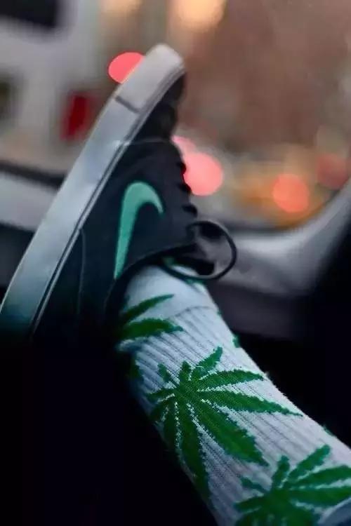 袜子不好穿着小妙招,袜子穿不牢小妙招