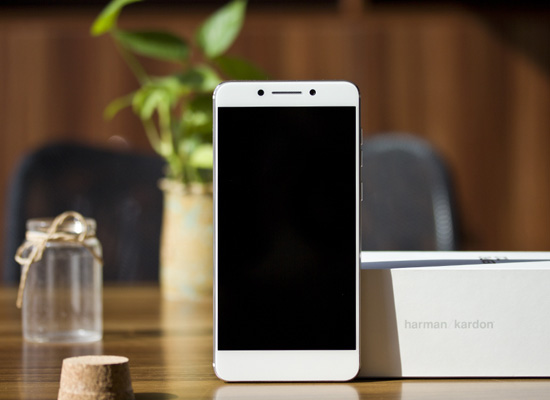 告别卡顿！这些旗舰手机售价2500元左右能让你流畅玩游戏