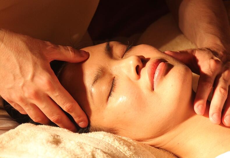 秃顶重头长头发太细怎么改善,秃顶头发稀少怎样掩饰