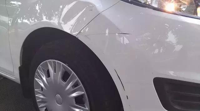 车子塑料件划痕怎么修复,白色车子划痕怎么修复