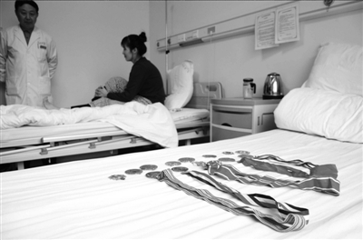 运动员退役摆摊治病,运动员退役后卖掉金牌维持生活