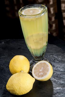 治疗雀斑有效的方法,目前治疗雀斑最有效的方法