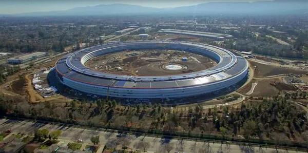 苹果飞碟新总部即将投入使用，iPhone式冲水马桶设计亮了