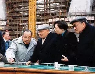改革巨擘*小平邓**