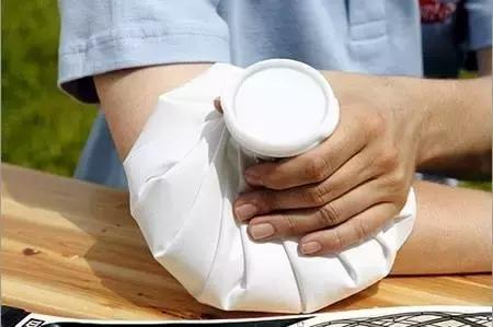 跌打扭伤24小时内是冷敷还是热敷,脚砸肿了24小时内是热敷还是冷敷