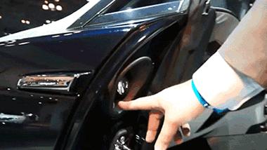 劳斯莱斯的一把雨伞能选装100万吗,劳斯莱斯车内为何有一把雨伞