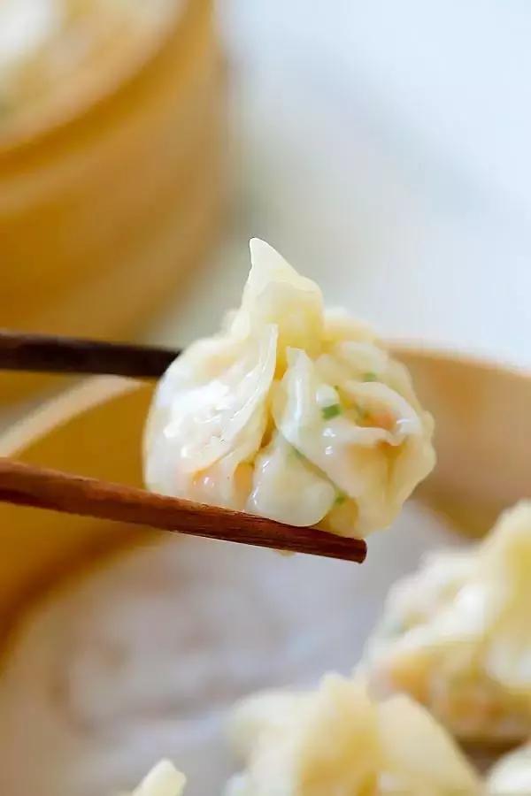 包馄饨的简单方法不露馅,如何包馄饨不露馅儿