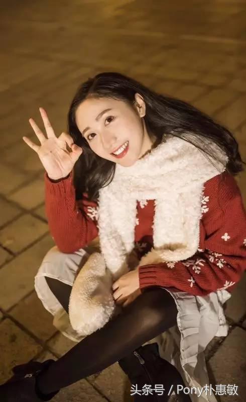 pony化妆师给路人化妆,化妆师pony细心的给别人化妆