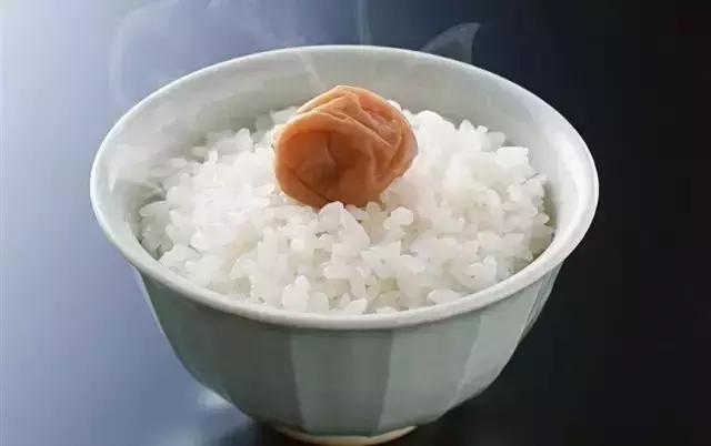 来一碗咖喱牛肉饭,一碗精致的牛丼饭