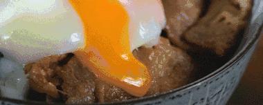 来一碗咖喱牛肉饭,一碗精致的牛丼饭