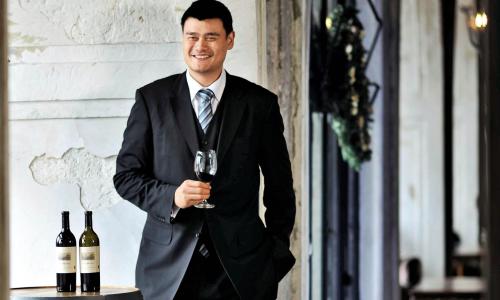 运动员退役摆摊治病,运动员退役后卖掉金牌维持生活