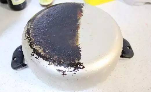 厨房小窍门：锅底“美白”、牛奶“502”使你的厨具洁白如新