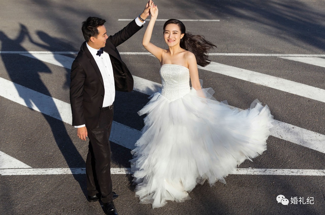 拍婚纱照选旅拍店好还是工作室好,拍婚纱照是找影楼还是找工作室