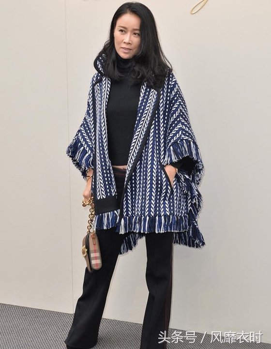 一年四季可以搭的披肩,超简单的减龄披肩