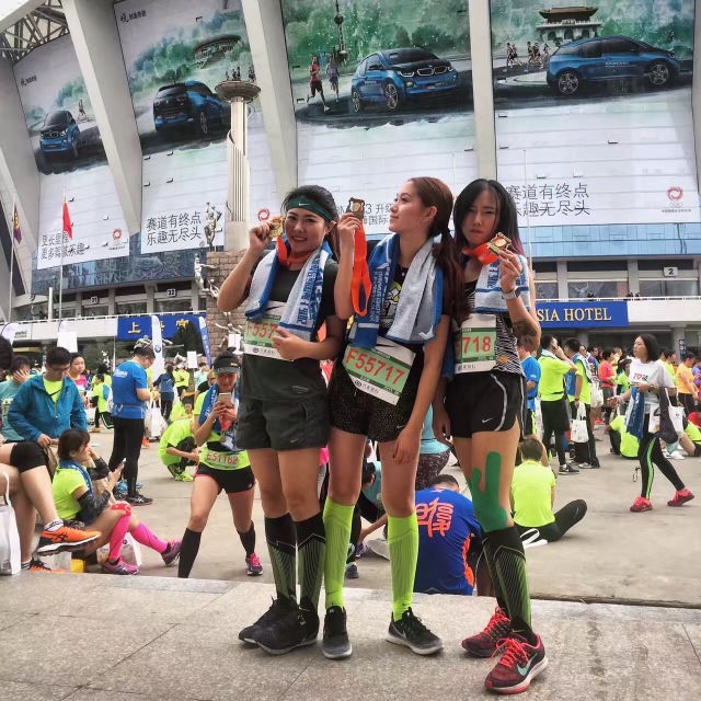 这个成都女孩说：不化眼妆的姑娘，活该你丑