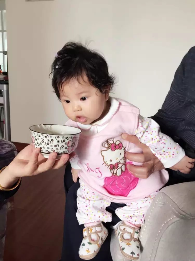 母乳不够是妈妈吃得少吗,妈妈母乳不够需要补铁