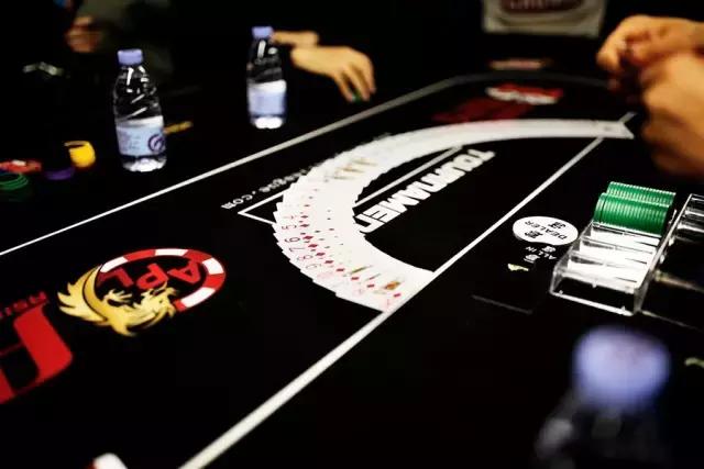 创投圈德扑牌局：万千筹码下的孤独战争｜封面