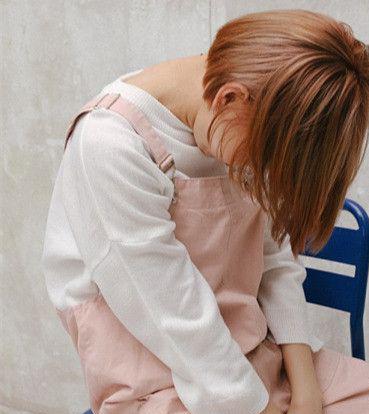 近年最潮的大脸妹儿发型,大脸妹烫什么发型好看