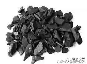 木炭养牛的正确方法,巧用锅底灰解决养牛的问题