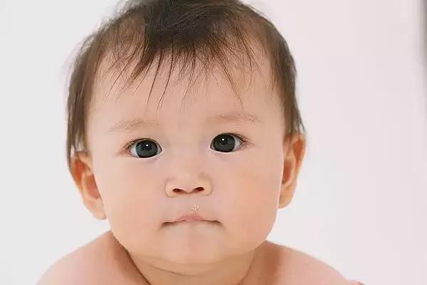 宝宝尿布疹跟湿疹怎么区分,宝宝湿疹热疹傻傻分不清