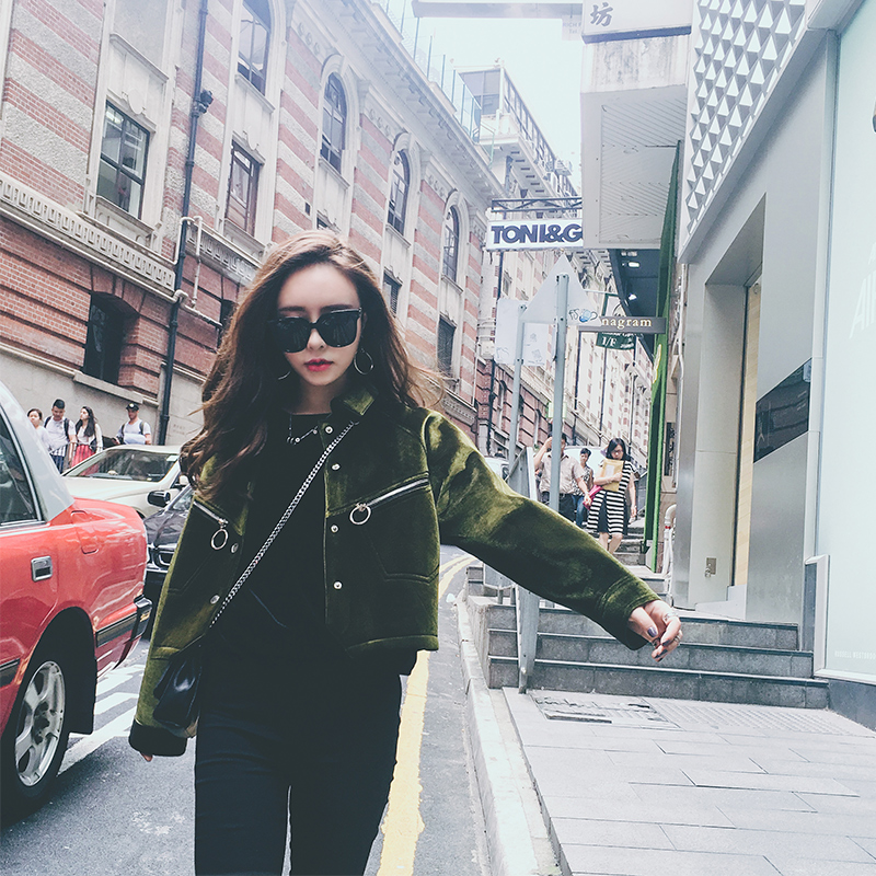 奶奶把破洞裤补上了,奶奶把破洞牛仔裤缝起来