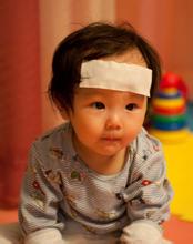 小孩子发烧怎么调理不吃药,孩子发烧可以喂药吗