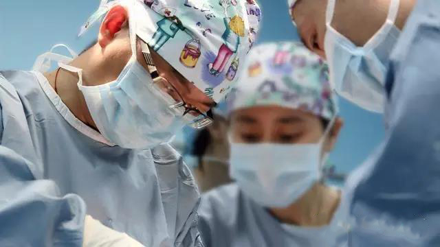 疝气要不要做手术,疝气手术10天恢复图